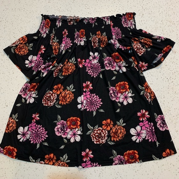 Floral off the shoulder shirt size small - Picture 5 of 7